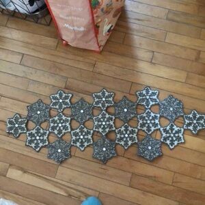 NWOT-Glitz & Glimmer Beaded table runner